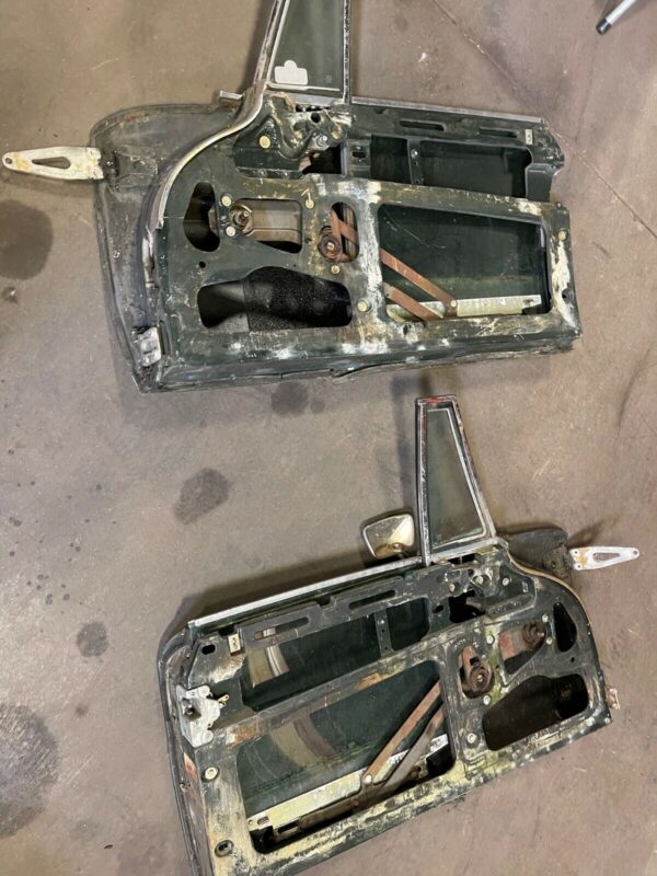 Parts cars and classic car Parts for Sale/ Mercedes Benz/ Porsche/ Jaguar/ Rolls Royce/ MG/ Triumph/ Volvo NOS and more... - Image 92