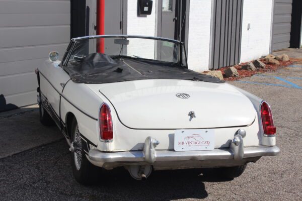 1963 MGB Roadster - Image 4