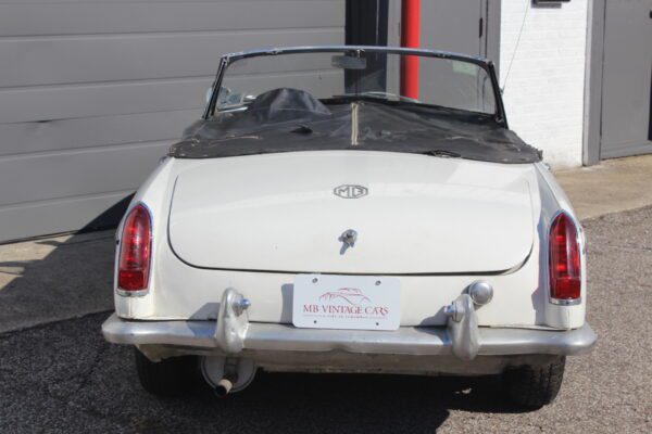 1963 MGB Roadster - Image 8