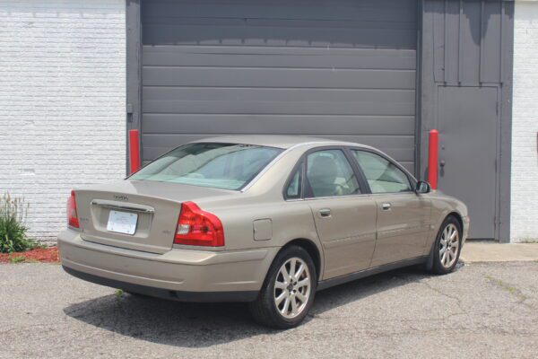 2004 Volvo S80 AWD - Image 3